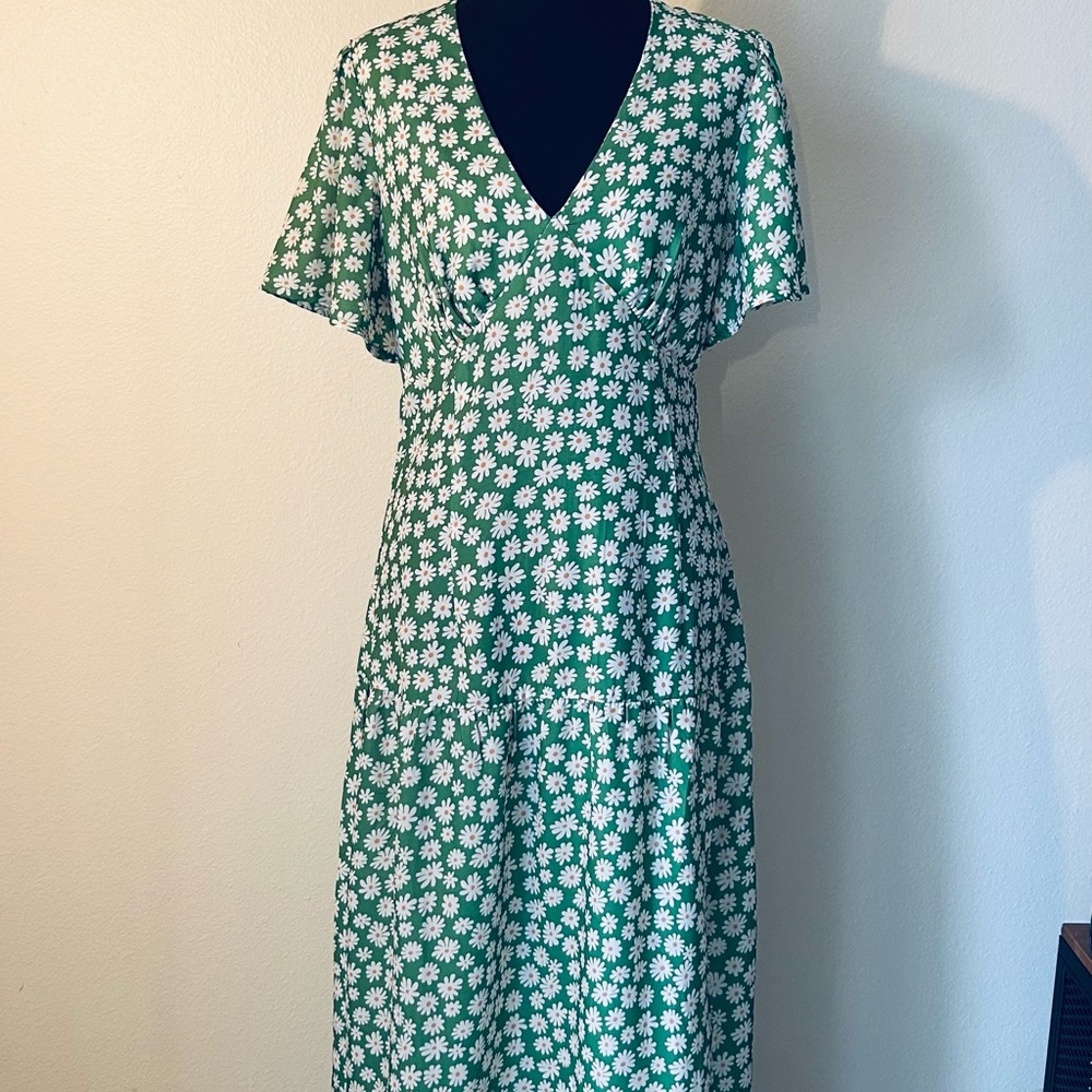 Elegant Green Floral Midi Dress - Picture 5 of 7